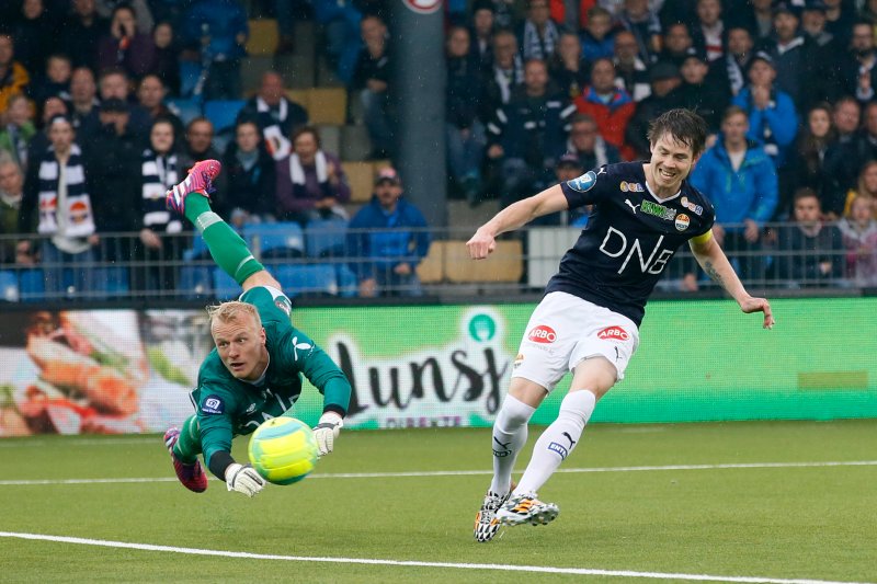 Lars Vilsvik setter inn 2-2 mot Vålerenga i 2013. Foto: NTB Scanpix
