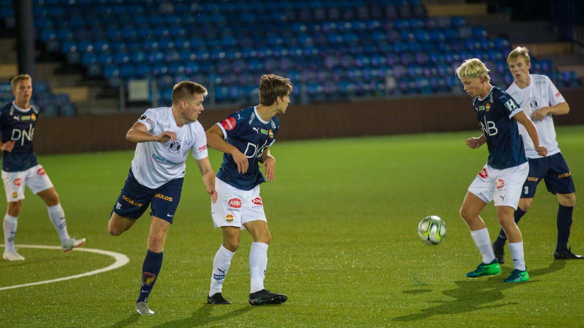 Kreshnik Krasniqi (t.v.) og Mathias Fjeld Gulliksen (t.h.), Team SIF mot Eidsvold Turn