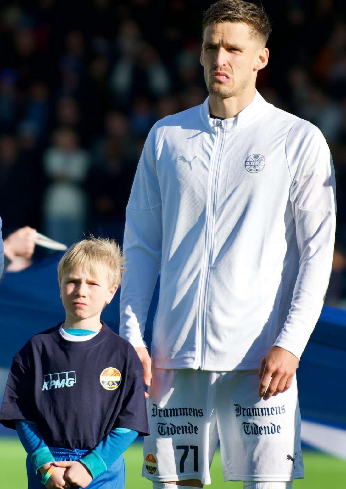 Gustav Valsvik i ny shorts før årets første Eliteseriekamp