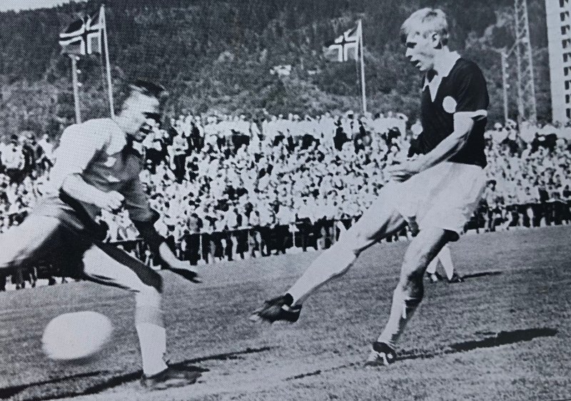 Egil Olsen i aksjon på Marienlyst stadion.