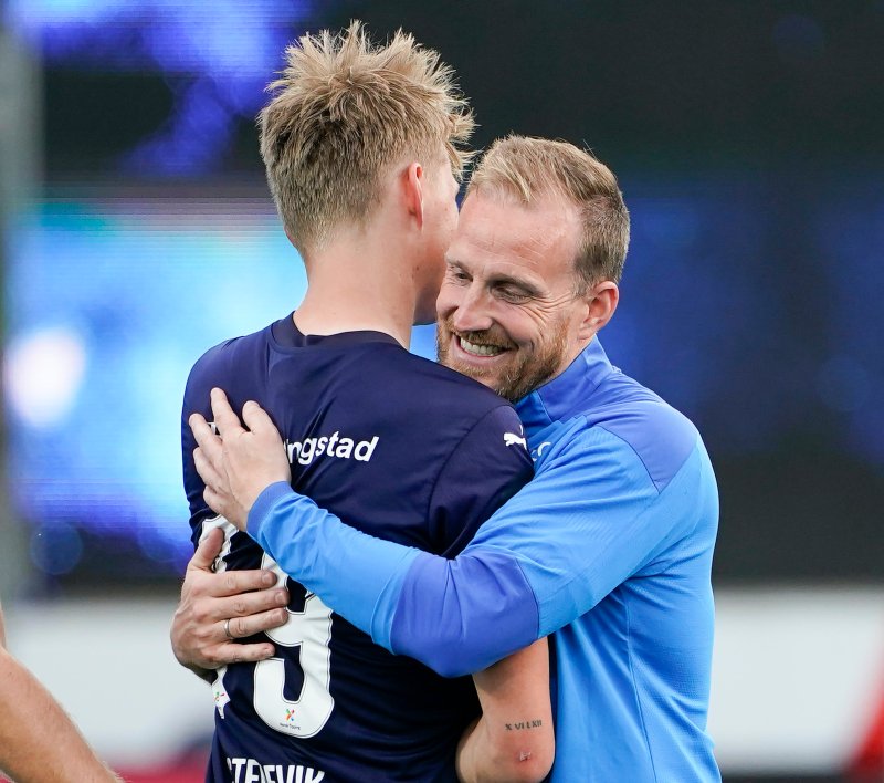 Håkon Wibe-Lund er strålende fornøyd med Halldor Stenevik.