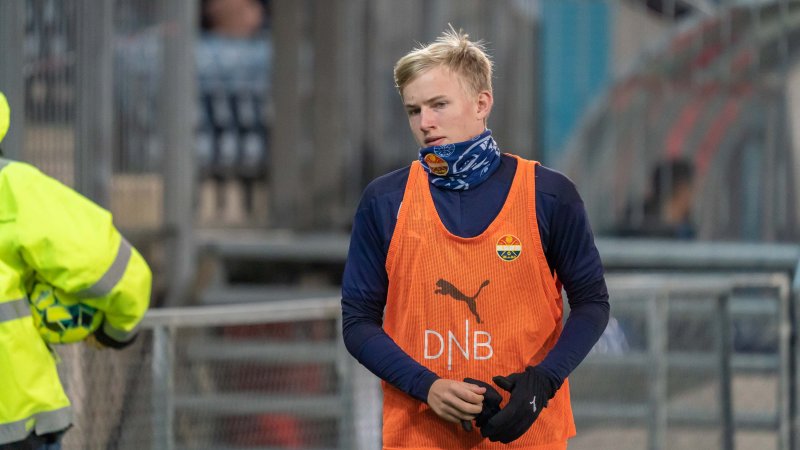 Fabian Holst-Larsen, her under hjemmekampen mot Start i 2020, der han ble vår yngste spiller i en eliteserietropp siden Martin Ødegaard i 2014.