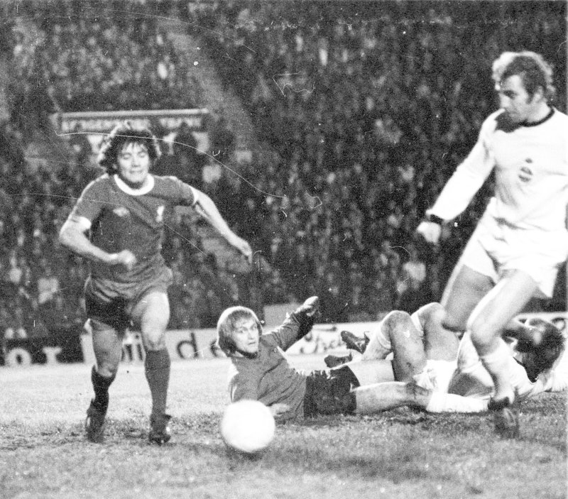 Inge Thun i aksjon mot Liverpool i 1974.