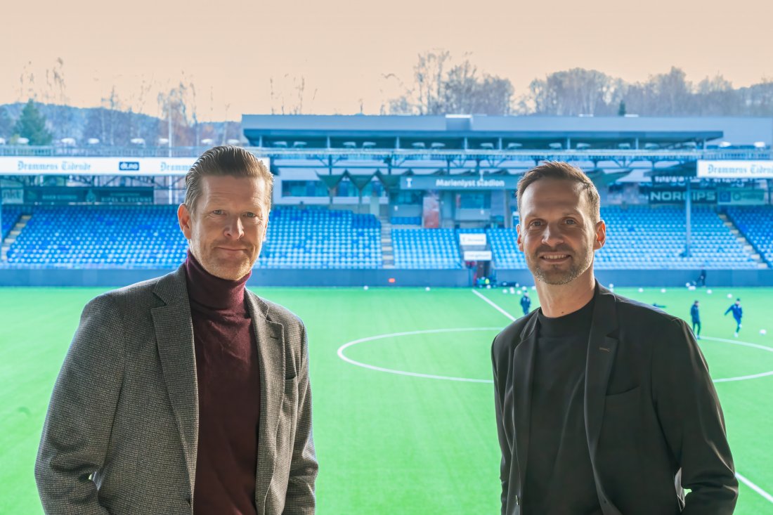 Bilde av daglig leder Magne Jordan Nilsen og vår nye sportssjef Jackie Rasmussen foran Marienlyst.