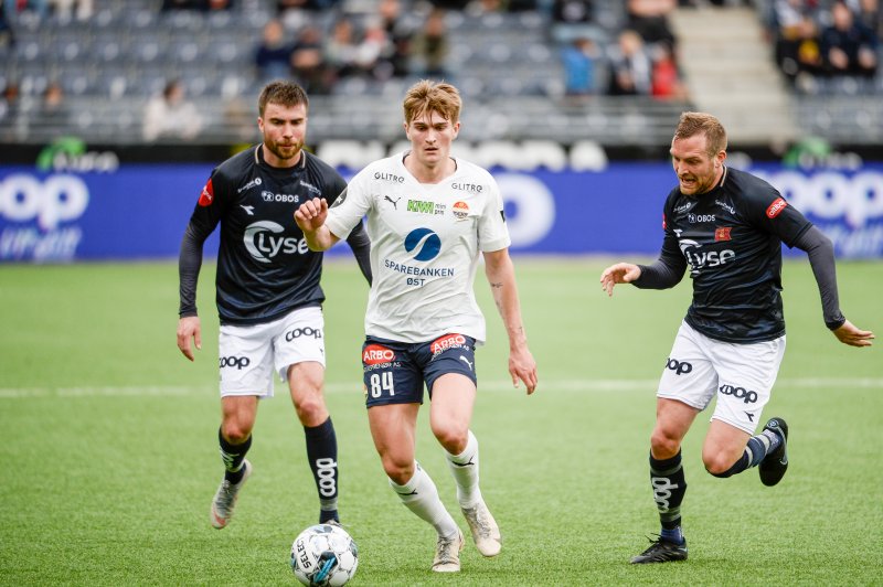 Ole Enersen (19) kom godt fra det i sin første kamp fra start for sesongen. Foto: NTB