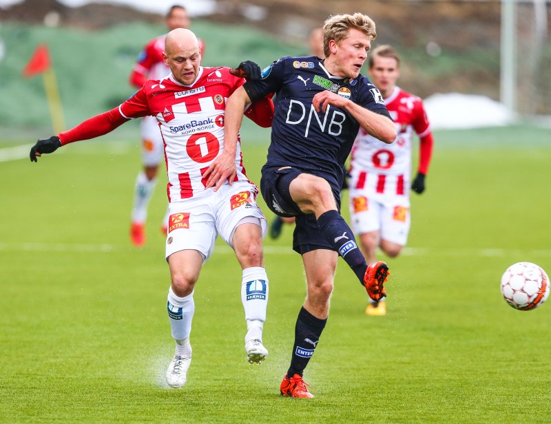Jonathan Parr i duell mot TILs Hans Nordbye på Alfheim.
