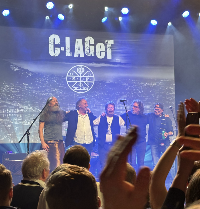 C-laget på aller siste sang "Gamle Gress". Foto: Strømsgodset