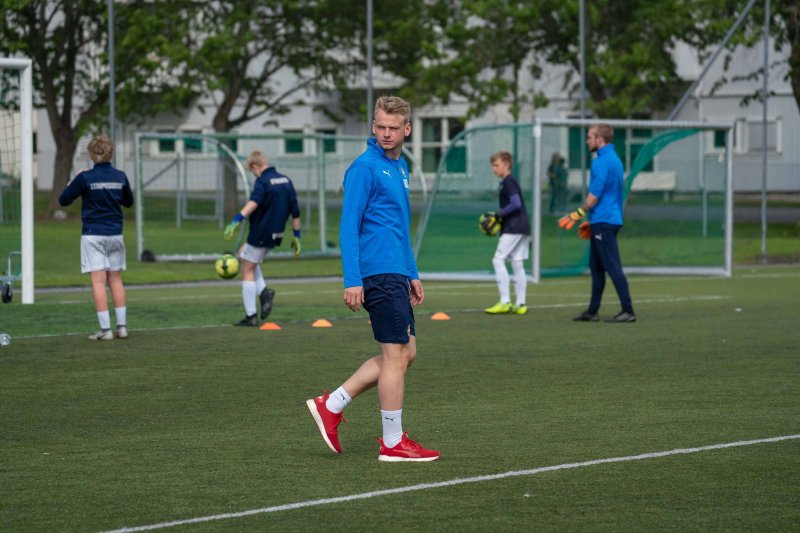 Tobias Torgersen jobber som trener i Utviklingsavdelingen.<br />Foto: Børre Helgerud