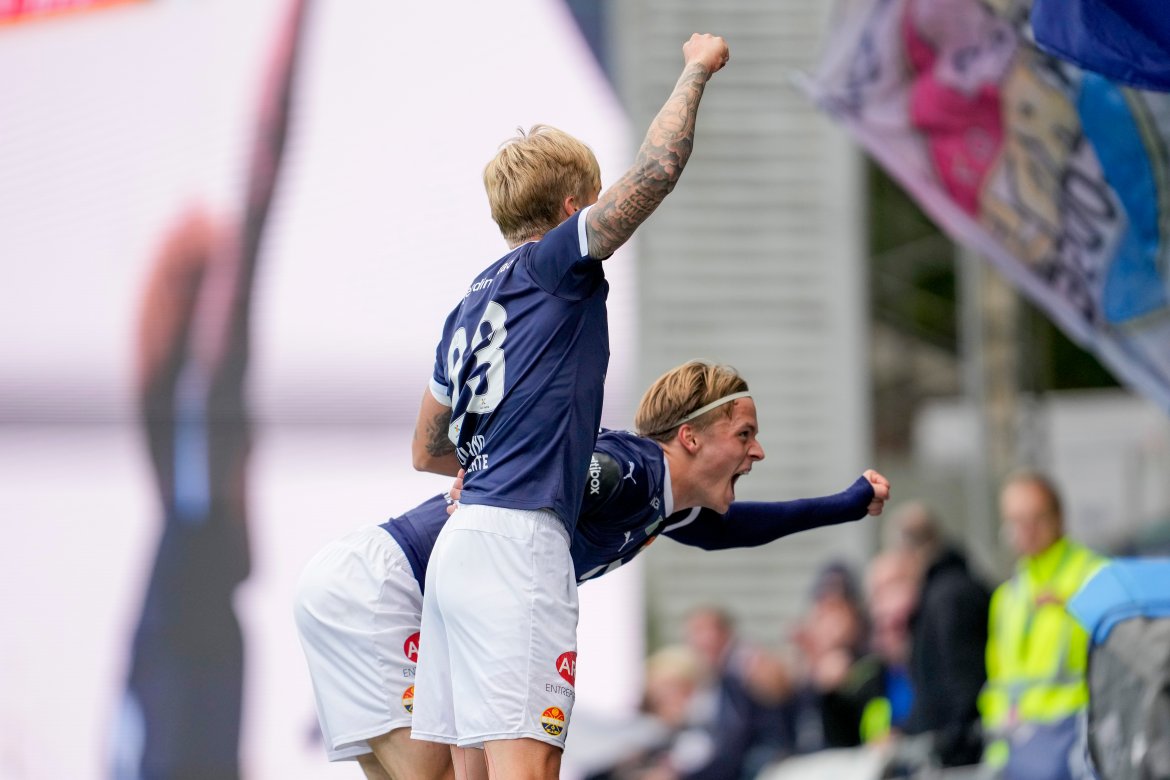 Det siste målet: Mål nummer 30 for Strømsgodset, som også skulle vise seg å bli karrierens siste - i hans siste kamp på Marienlyst. Her med Jonas Therkelsen foran GodsetUnionen.