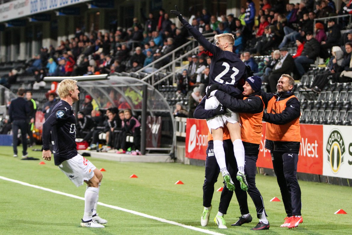 Matchvinner fra hjørnespark: I påfølgende bortekamp mot Sogndal scoret han kampens eneste mål da han skrudde inn et hjørnespark like før slutt. Han endte på 10 kamper og tre mål i debutsesongen i blått.