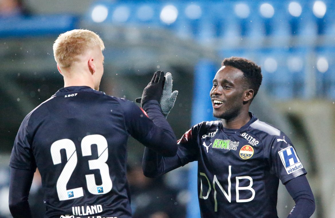Fjerde strake borteseier: Ulland markerte seg med scoring og to målgivende i 3-1-seieren borte mot Haugesund - som ga ny klubbrekord med fire strake borteseire i Eliteserien. Her med Tokmac Nguen.