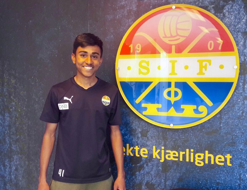 Kirat Singh Maan (bildet) er denne uken på sin først samling med Norges landslag i Romania sammen med Daniel Hamde og Tobias Gulliksen.