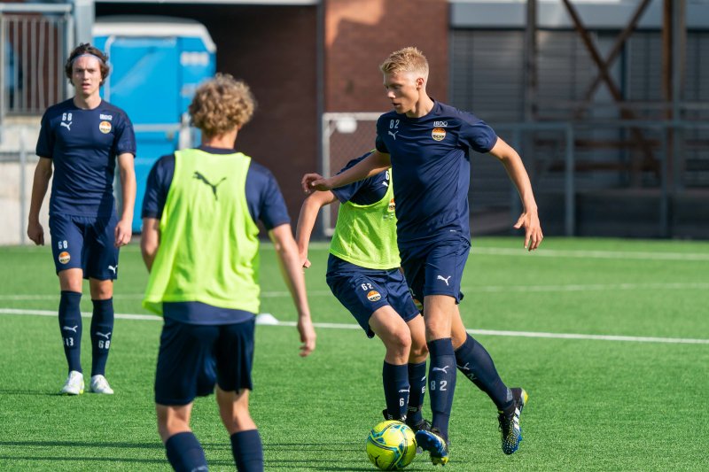 Kaptein Erik Blikstad er med på et lag i stor fremgang.