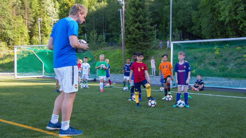 Tobias Torgersen på besøk hos Drafn.