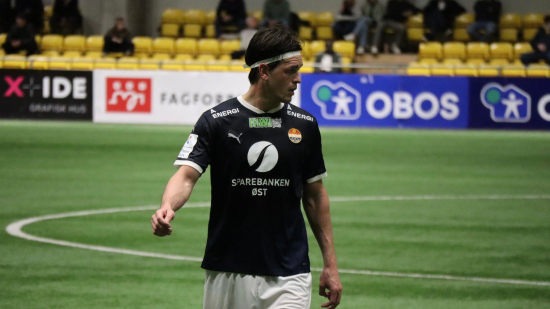 Bent Sørmo i aksjon for Strømsgodset 2 mot Lillestrøm 2.
